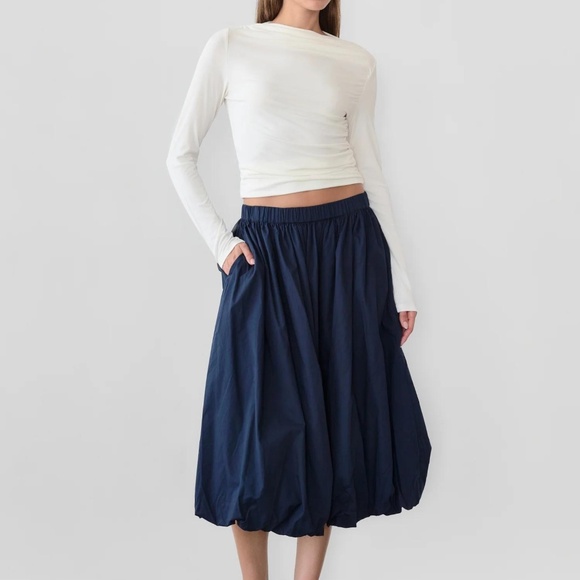 Bubble Midi Skirt in Navy Blue - Picture 4 of 6